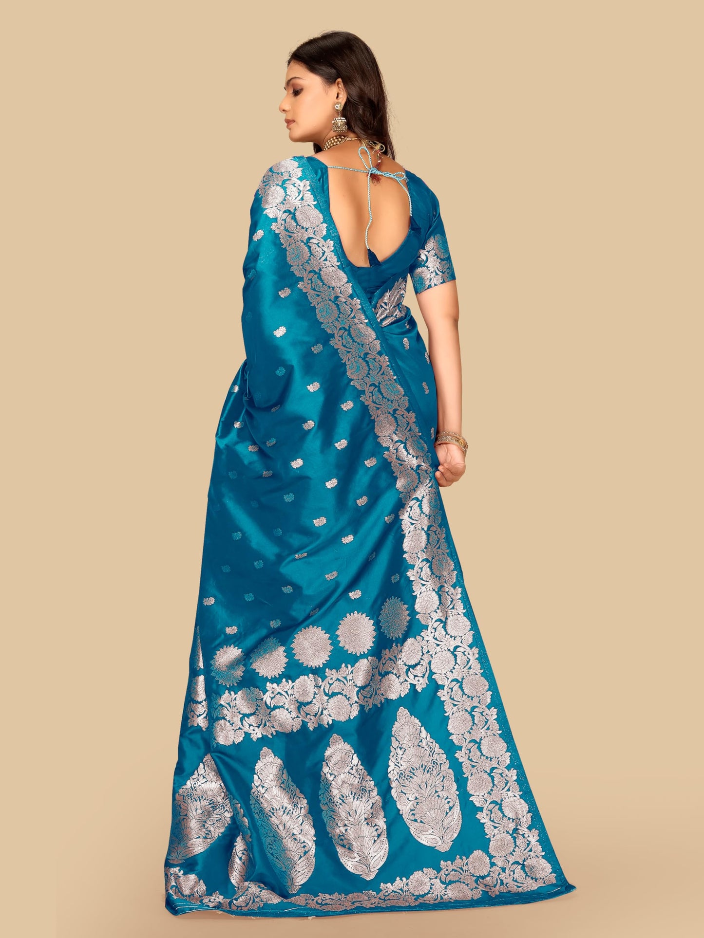 Fluit Lesvetements Women's Banarsi Silk Gajari Saree | Soft Banarasi Style Sari | Golden Meenakari Design & Zari Weaving Pallu |with unstiched Blouse Piece | for Festivals & Weddings