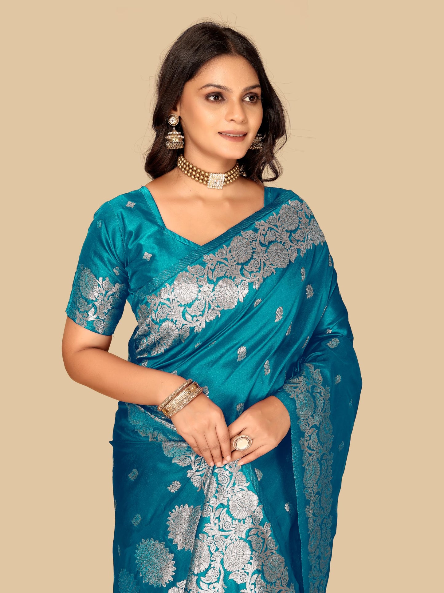 Fluit Lesvetements Women's Banarsi Silk Gajari Saree | Soft Banarasi Style Sari | Golden Meenakari Design & Zari Weaving Pallu |with unstiched Blouse Piece | for Festivals & Weddings