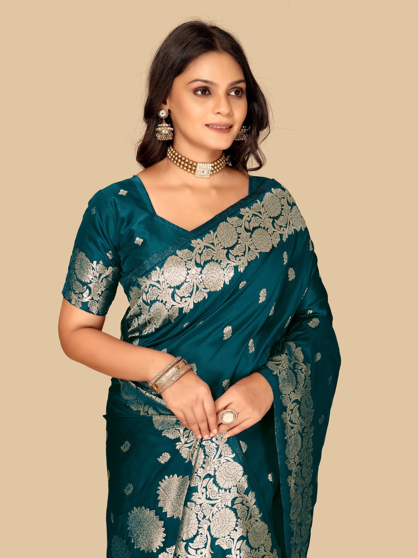 Fluit Lesvetements Women's Banarsi Silk Gajari Saree | Soft Banarasi Style Sari | Golden Meenakari Design & Zari Weaving Pallu |with unstiched Blouse Piece | for Festivals & Weddings