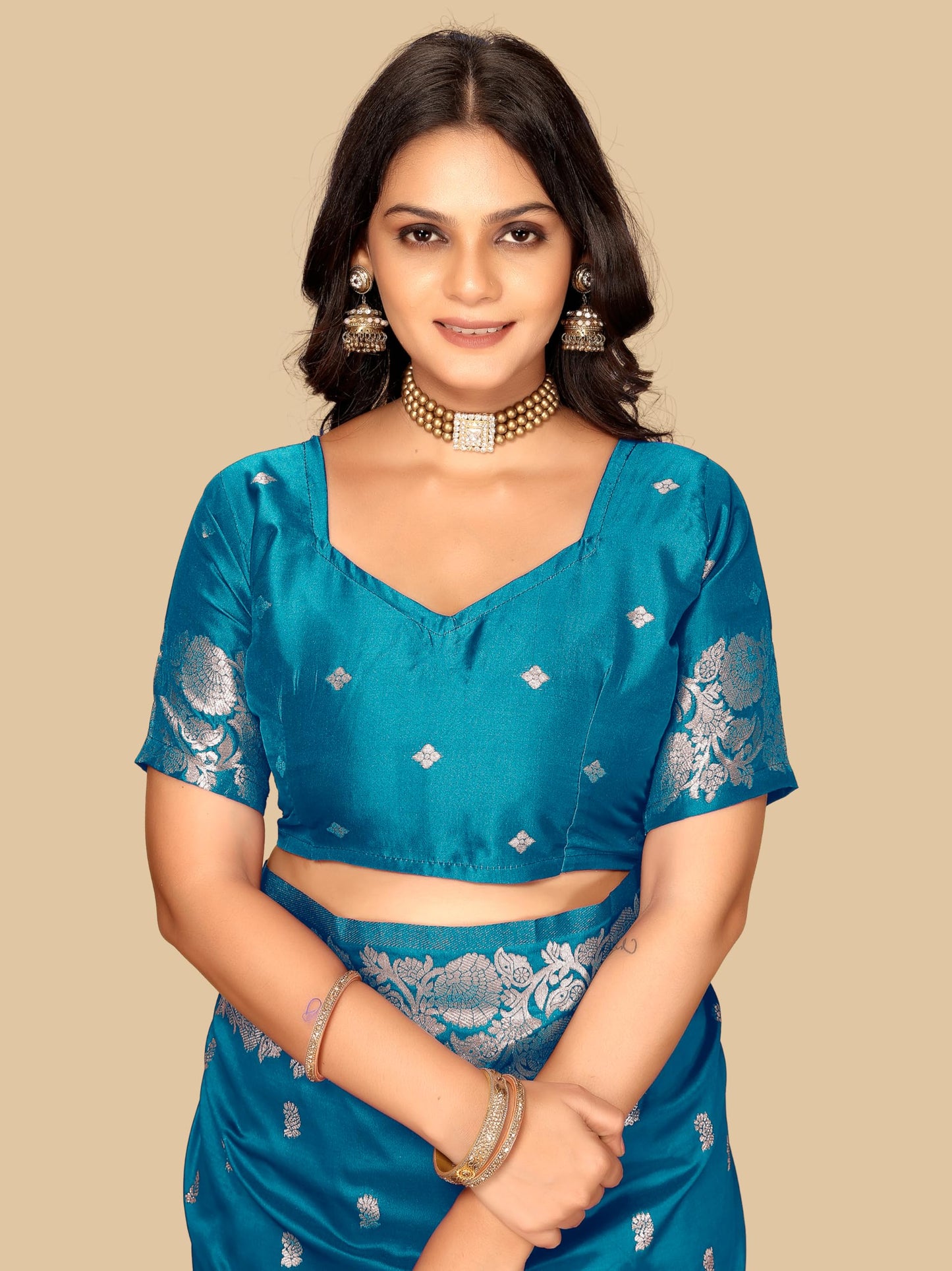 Fluit Lesvetements Women's Banarsi Silk Gajari Saree | Soft Banarasi Style Sari | Golden Meenakari Design & Zari Weaving Pallu |with unstiched Blouse Piece | for Festivals & Weddings