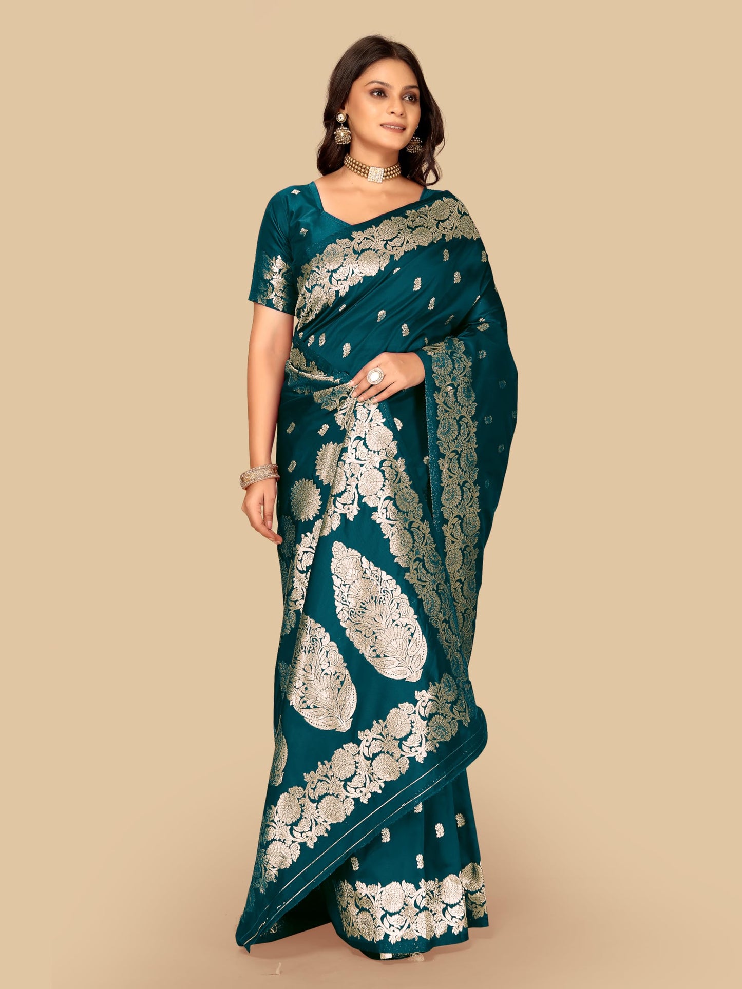 Fluit Lesvetements Women's Banarsi Silk Gajari Saree | Soft Banarasi Style Sari | Golden Meenakari Design & Zari Weaving Pallu |with unstiched Blouse Piece | for Festivals & Weddings